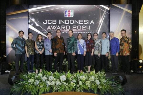 Perkuat Kolaborasi, JCB Indonesia Anugerahi Penghargaan ke Mitra Bisnis