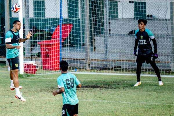 Persebaya Usung Misi Bangkit Lawan Persita di Pekan Kedua Super League 2025–2026 Persebaya Usung Misi Bangkit Lawan Persita di Pekan Kedua Super League 2025–2026