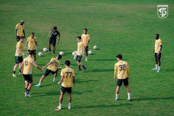 Persebaya Surabaya Tolak Menyerah Buru Titel Juara Liga 1 2024-2025 Persebaya Surabaya Tolak Menyerah Buru Titel Juara Liga 1 2024-2025