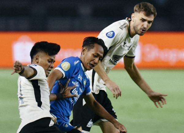 Hasil Babak Pertama Persib Bandung vs PSM Makassar: Alot, Laga Masih Imbang 0-0! Hasil Babak Pertama Persib Bandung vs PSM Makassar: Alot, Laga Masih Imbang 0-0!