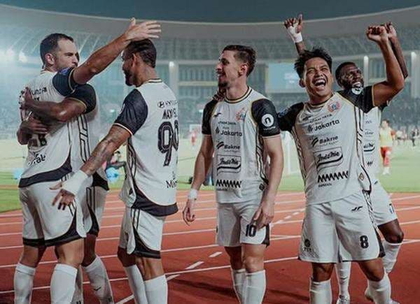 Pelatih Persija Jakarta Girang Bukan Main Menang Telak 3-0 atas Persis Solo: Taktik Berjalan Mulus! Pelatih Persija Jakarta Girang Bukan Main Menang Telak 3-0 atas Persis Solo: Taktik Berjalan Mulus!