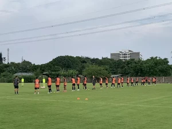 Persija Jakarta Gelar Latihan Perdana Jelang Liga 1 2025-2026: Rizky Ridho Absen! Persija Jakarta Gelar Latihan Perdana Jelang Liga 1 2025-2026: Rizky Ridho Absen!