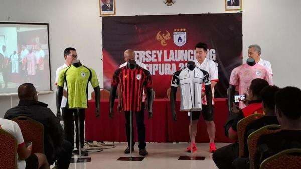 Persipura Luncurkan Jersey Anyar: Sarat Makna dan Simbolik! Persipura Luncurkan Jersey Anyar: Sarat Makna dan Simbolik!