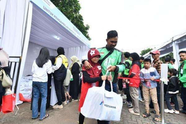 Pertamina Hadirkan Seribu Senyum Anak Indonesia Berkat Seribu Seragam Sekolah Pertamina Hadirkan Seribu Senyum Anak Indonesia Berkat Seribu Seragam Sekolah