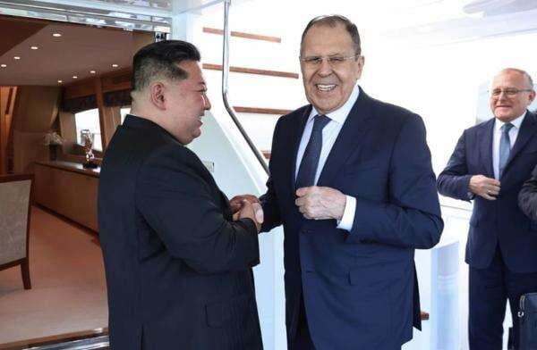 Kim Jong Un Tegaskan Dukungan untuk Rusia dalam Perang Ukraina Kim Jong Un Tegaskan Dukungan untuk Rusia dalam Perang Ukraina