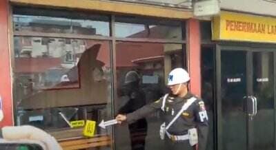 Oknum TNI Diduga Serang Mapolres Tarakan, Kapendam IV Mulawarman Sebut Karena Salah Paham Oknum TNI Diduga Serang Mapolres Tarakan, Kapendam IV Mulawarman Sebut Karena Salah Paham