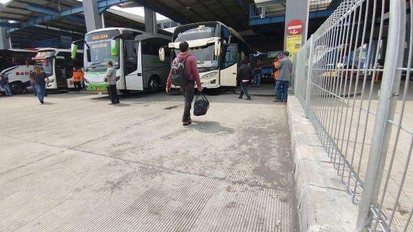 Perwira TNI AL Jadi Korban Pengeroyokan di Terminal Arjosari Malang Perwira TNI AL Jadi Korban Pengeroyokan di Terminal Arjosari Malang