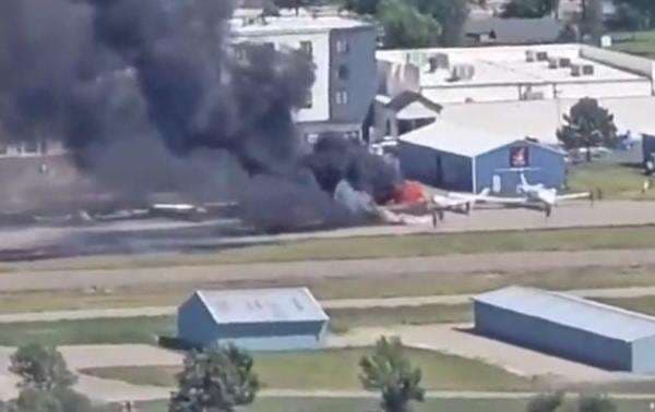 Ngeri! 2 Pesawat Tabrakan di Bandara AS hingga Terbakar Ngeri! 2 Pesawat Tabrakan di Bandara AS hingga Terbakar