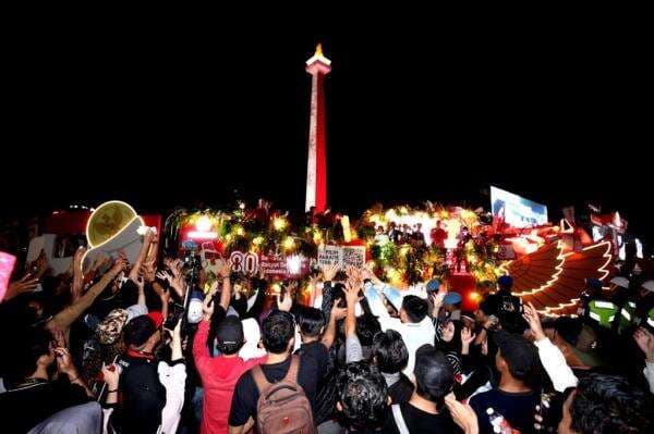 Pesta Rakyat HUT ke-80 RI Sisakan Sampah Berserakan, Terbanyak di Monas dan Bundaran HI Pesta Rakyat HUT ke-80 RI Sisakan Sampah Berserakan, Terbanyak di Monas dan Bundaran HI