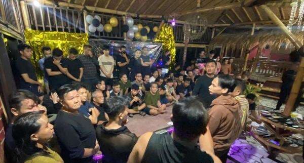 Pesta Gay di Puncak Bogor, Polisi Periksa 10 Orang Pesta Gay di Puncak Bogor, Polisi Periksa 10 Orang