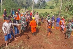 Petani Kabupaten Bandung Barat yang Tertimbun Longsor Belum Ditemukan
