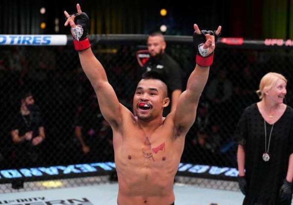 Kisah Miris Jeka Saragih, Pegulat Indonesia yang Langsung KO secara Brutal dalam Waktu 28 Detik di UFC 316 Kisah Miris Jeka Saragih, Pegulat Indonesia yang Langsung KO secara Brutal dalam Waktu 28 Detik di UFC 316