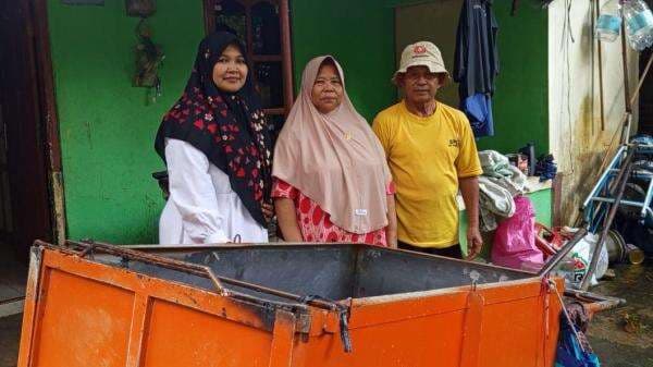 Kisah Petugas Kebersihan Nabung Seribu Rupiah Setiap Hari sejak 1986 hingga Bisa Berangkat Haji Kisah Petugas Kebersihan Nabung Seribu Rupiah Setiap Hari sejak 1986 hingga Bisa Berangkat Haji