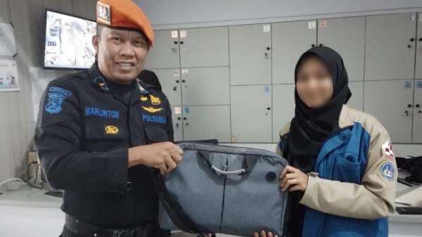 9.348 Barang Tertinggal di KA dan Stasiun selama 2024, Nilainya Capai Rp14 Miliar 9.348 Barang Tertinggal di KA dan Stasiun selama 2024, Nilainya Capai Rp14 Miliar