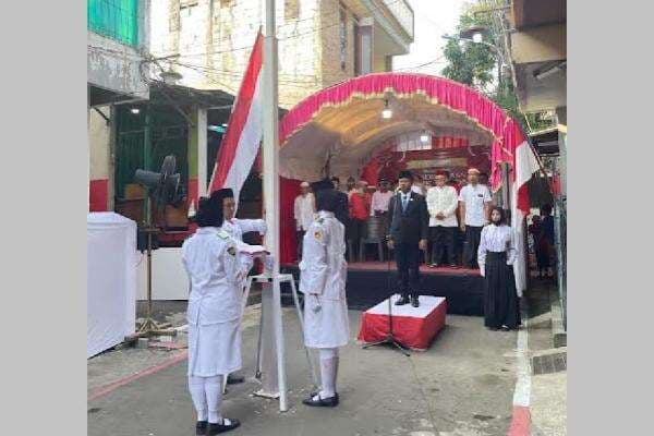 Pimpin Upacara HUT Ke-8 RI Bersama Warga Rawa Buaya Jakbar, Legislator Perindo Ingatkan Persatuan hingga Gotong Royong Pimpin Upacara HUT Ke-8 RI Bersama Warga Rawa Buaya Jakbar, Legislator Perindo Ingatkan Persatuan hingga Gotong Royong