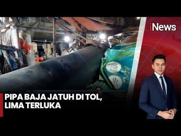 Pipa Baja Jatuh di Jalan Tol, Hancurkan Kios Warga di Jakut Pipa Baja Jatuh di Jalan Tol, Hancurkan Kios Warga di Jakut