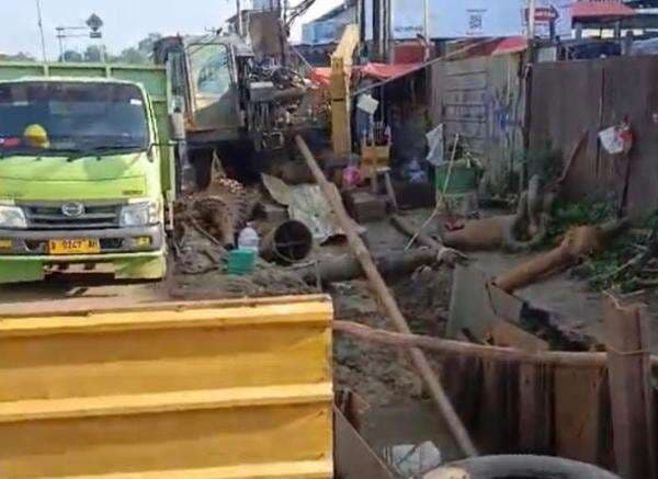 Proyek Pipa Gas Bumi Diduga Bocor, Rumah Warga di Tegalgubug Cirebon Terendam Lumpur Proyek Pipa Gas Bumi Diduga Bocor, Rumah Warga di Tegalgubug Cirebon Terendam Lumpur