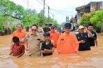 Pj Gubernur Jatim Tangani Banjir Pasuruan, Salurkan Bantuan dan Penuhi Kebutuhan Masyarakat Pj Gubernur Jatim Tangani Banjir Pasuruan, Salurkan Bantuan dan Penuhi Kebutuhan Masyarakat