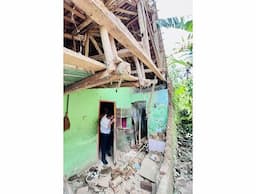 Pj Gubernur Jawa Barat Tinjau Langsung Lokasi Terdampak Gempa di Garut