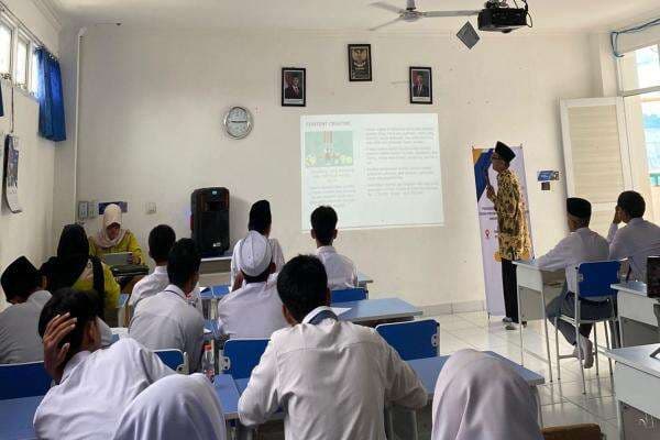 PKM Unpam Gelar Pelatihan Kewirausahaan dan Praktik Bijak Bermedia Sosial di SMA Adzkia PKM Unpam Gelar Pelatihan Kewirausahaan dan Praktik Bijak Bermedia Sosial di SMA Adzkia