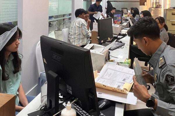 Kocak! Penerbangan United Airlines ke China Putar Balik setelah Pilot Sadar Dia Lupa Bawa Paspor Kocak! Penerbangan United Airlines ke China Putar Balik setelah Pilot Sadar Dia Lupa Bawa Paspor