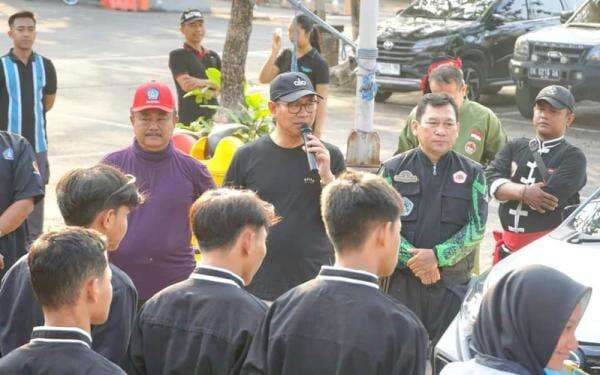 Plt Bupati Badung Bersih-bersih Pantai Petitenget bersama Forsilat Bali Shanti Plt Bupati Badung Bersih-bersih Pantai Petitenget bersama Forsilat Bali Shanti