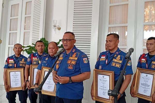 Kabar Baik! Gaji Petugas Damkar di Jakarta Naik Jadi Rp6,4 Juta per Bulan Kabar Baik! Gaji Petugas Damkar di Jakarta Naik Jadi Rp6,4 Juta per Bulan