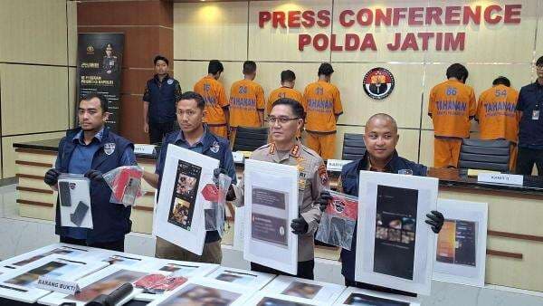 Miris! Mahasiswa di Surabaya Jadi Admin Grup WA Gay Miris! Mahasiswa di Surabaya Jadi Admin Grup WA Gay