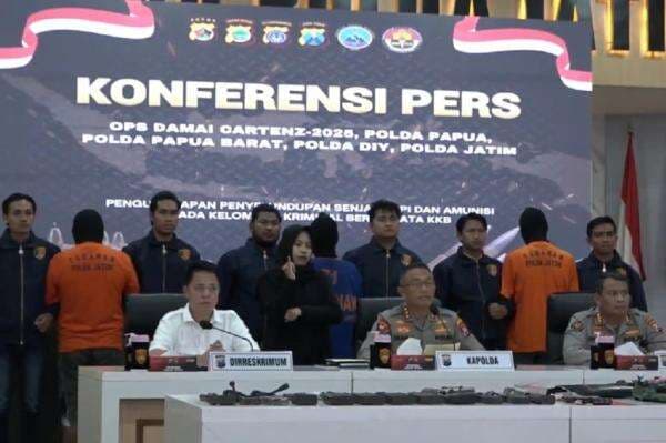 Polda Jatim Tangkap 3 Warga Bojonegoro Pemasok Senjata Api untuk KKB Papua Polda Jatim Tangkap 3 Warga Bojonegoro Pemasok Senjata Api untuk KKB Papua