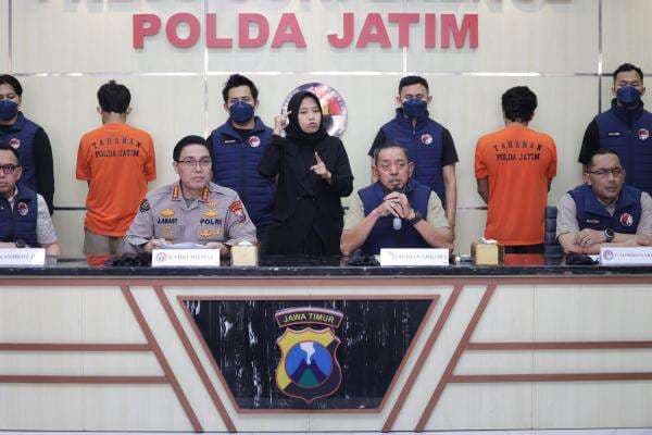 Polda Jatim Ungkap Jaringan Narkoba Internasional, Sabu Senilai Rp22 Miliar Disita Polda Jatim Ungkap Jaringan Narkoba Internasional, Sabu Senilai Rp22 Miliar Disita