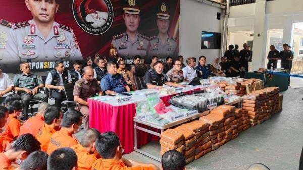 Polda Metro Ungkap 1.566 Kasus Narkoba Sepanjang Februari hingga April, 211 Kg Ganja-25 Kg Sabu Disita Polda Metro Ungkap 1.566 Kasus Narkoba Sepanjang Februari hingga April, 211 Kg Ganja-25 Kg Sabu Disita