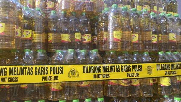 Polda Metro Tutup Produsen MinyaKita di Tangerang, Curangi Takaran hingga Palsukan Dokumen Polda Metro Tutup Produsen MinyaKita di Tangerang, Curangi Takaran hingga Palsukan Dokumen