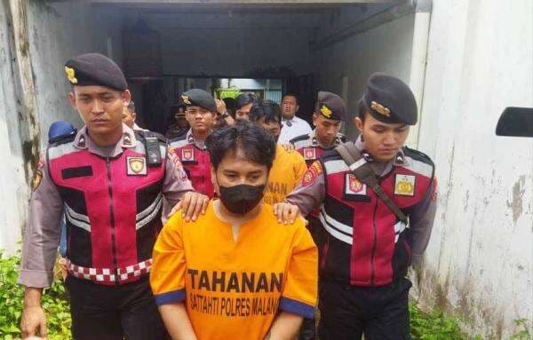 Polisi Gerebek Pabrik Miras Terbesar di Malang, Disamarkan dengan Peternakan Ayam Polisi Gerebek Pabrik Miras Terbesar di Malang, Disamarkan dengan Peternakan Ayam