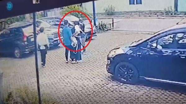 Kronologi Polisi Ditantang Duel oleh Jukir Kafe di Pasuruan, di Depan Istri dan Anaknya Kronologi Polisi Ditantang Duel oleh Jukir Kafe di Pasuruan, di Depan Istri dan Anaknya