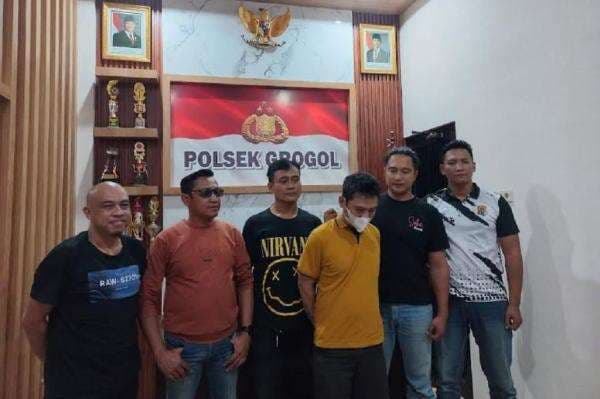 Mencuri di Tempat Kos Modus Razia Narkoba, 2 Polisi Gadungan di Cirebon Ditangkap Mencuri di Tempat Kos Modus Razia Narkoba, 2 Polisi Gadungan di Cirebon Ditangkap