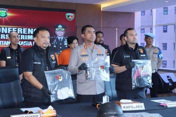 Polisi Gadungan Tipu Sejoli saat COD Jual-Beli Motor di Jakbar Polisi Gadungan Tipu Sejoli saat COD Jual-Beli Motor di Jakbar