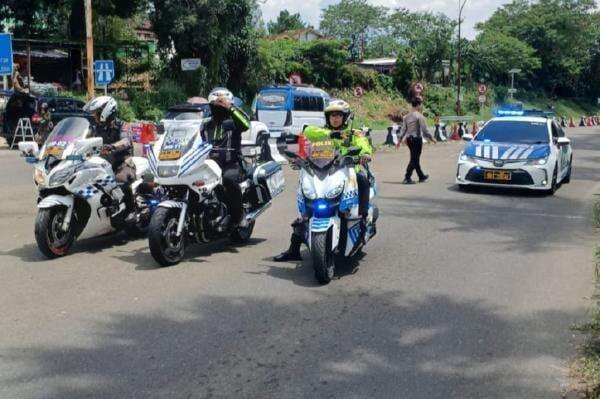 Kondisi Jalur Puncak di Long Weekend, One Way Arah Jakarta Siang Ini Kondisi Jalur Puncak di Long Weekend, One Way Arah Jakarta Siang Ini
