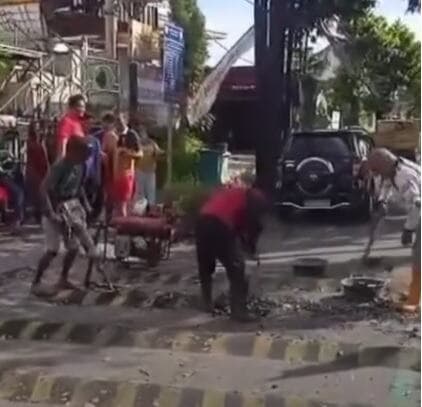 Viral Polisi Tidur di Klaten Terlalu Tinggi hingga Rawan Kecelakaan, Akhirnya Dihancurkan Viral Polisi Tidur di Klaten Terlalu Tinggi hingga Rawan Kecelakaan, Akhirnya Dihancurkan