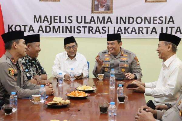 MUI Jakut Dukung Kepolisian Jaga Kamtibmas di Wilayah Pelabuhan Tanjung Priok MUI Jakut Dukung Kepolisian Jaga Kamtibmas di Wilayah Pelabuhan Tanjung Priok