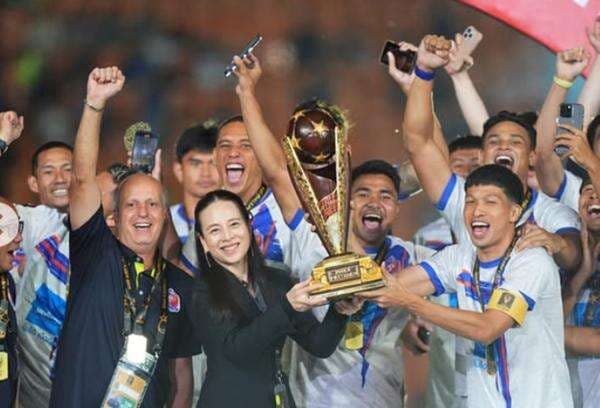 Port FC Libur 2 Hari Usai Juara Piala Presiden 2025, Pelatih: Kami Ingin Berpesta! Port FC Libur 2 Hari Usai Juara Piala Presiden 2025, Pelatih: Kami Ingin Berpesta!