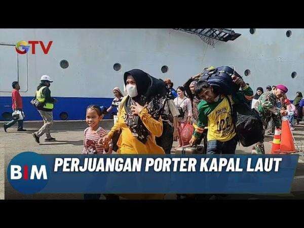 Potret Perjuangan Porter di Pelabuhan Tanjung Perak, Berebut Jasa Demi Rupiah Potret Perjuangan Porter di Pelabuhan Tanjung Perak, Berebut Jasa Demi Rupiah