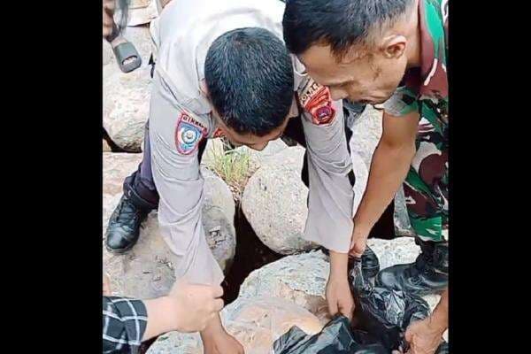 Potongan Paha Manusia Kembali Ditemukan di Sungai Batang Anai, Diduga Milik Korban Mutilasi Potongan Paha Manusia Kembali Ditemukan di Sungai Batang Anai, Diduga Milik Korban Mutilasi