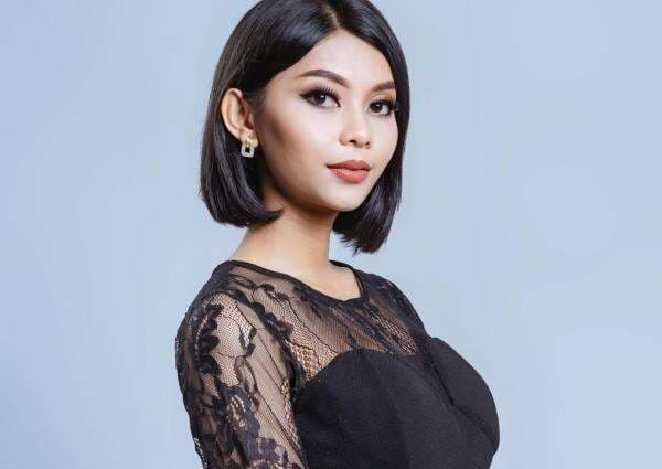 Potret Cantik Galuh Pandu, Presenter yang Viral karena Nangis saat Live Lebaran Potret Cantik Galuh Pandu, Presenter yang Viral karena Nangis saat Live Lebaran