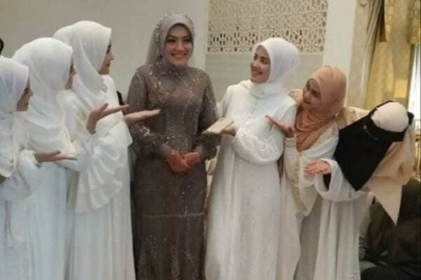 Potret Cantik Syarifah Mona Hasina Alaydrus Istri Baru Habib Rizieq