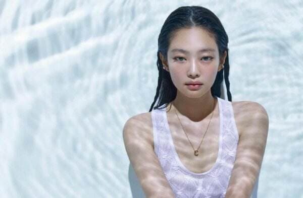 Potret Gaya Basah-basahan Jennie BLACKPINK di Vogue Korea 