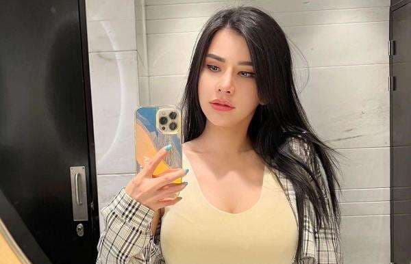 Potret Maria Vania Mirror Selfie, Tampil Seksi Pamer Perut Rata Potret Maria Vania Mirror Selfie, Tampil Seksi Pamer Perut Rata