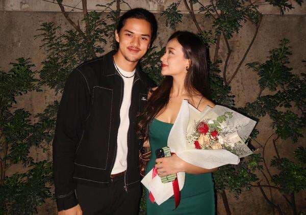 Potret Megan Domani Seksi dengan Dress Hijau, Rayakan Anniversary Bareng Jeremie Moeremans Potret Megan Domani Seksi dengan Dress Hijau, Rayakan Anniversary Bareng Jeremie Moeremans