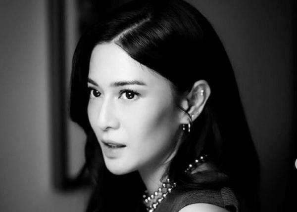 Potret Modis Dian Sastrowardoyo Pakai Baju Kurung, Netizen: Cantiknya Gak Luntur! Potret Modis Dian Sastrowardoyo Pakai Baju Kurung, Netizen: Cantiknya Gak Luntur!