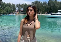 Potret Nadia Raisya Main di Pantai, Pacar Marselino Ferdinan yang Punya Wajah Manis Menggemaskan