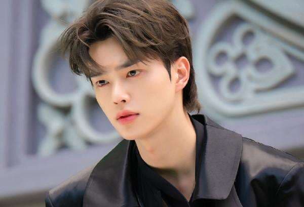 Potret Song Kang Berambut Cepak Plontos, Siap Berangkat Wamil! Potret Song Kang Berambut Cepak Plontos, Siap Berangkat Wamil!